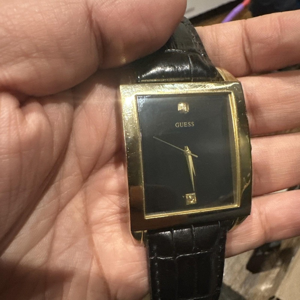 Working‎ Vtg GUESS Mens Gold ToneRectangle Oversize Black watch 37mm Fit 8.5in